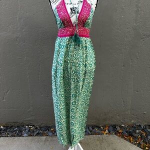 Free size expands to 21”wide x60” l from top of strap.